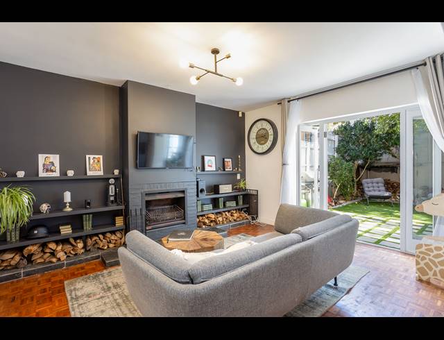 2 BEDROOM APARTMENT FOR SALE IN VREDEHOEK